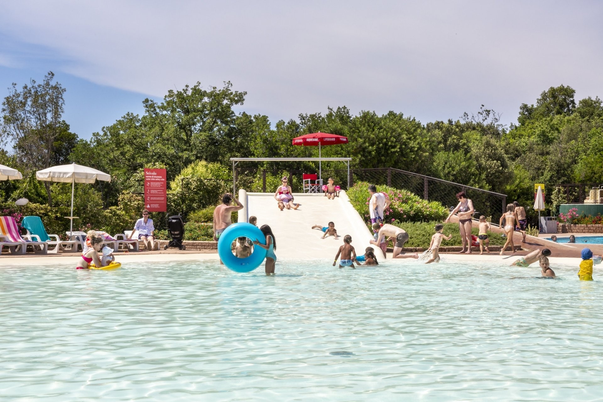 Schwimmbad auf camping Montescudaio